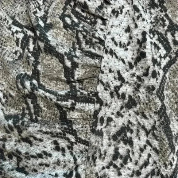 Dynamite snakeskin sweater dress - Picture 4 of 5